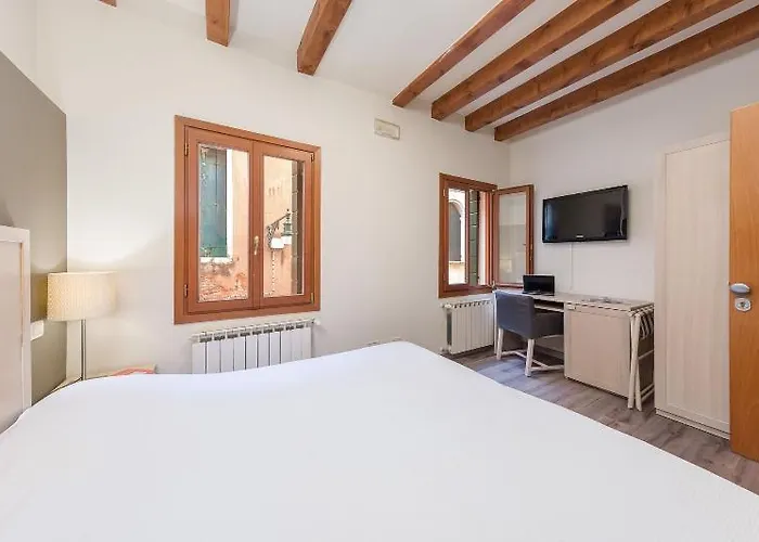 Casanova Ai Tolentini Hotel 3*