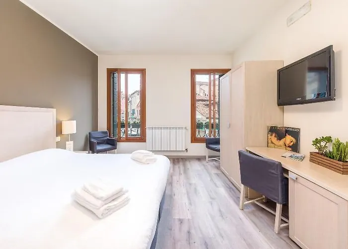 Casanova Ai Tolentini Hotel 3*