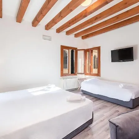 B And B Casanova Ai Tolentini Hotell
