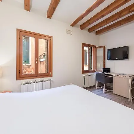 B And B Casanova Ai Tolentini Hotell 3*