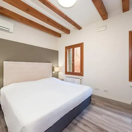B And B Casanova Ai Tolentini Venedig