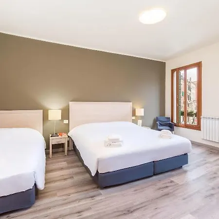 Hotell B And B Casanova Ai Tolentini Venedig