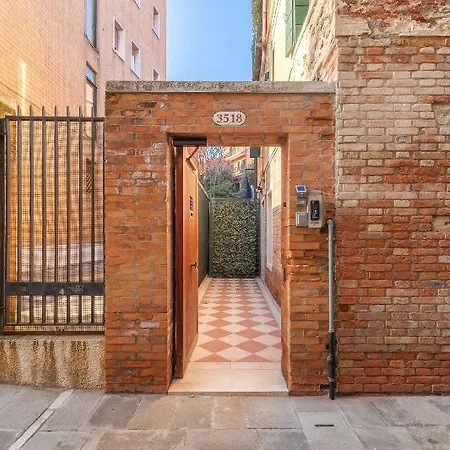 Hotel B And B Casanova Ai Tolentini Venedig