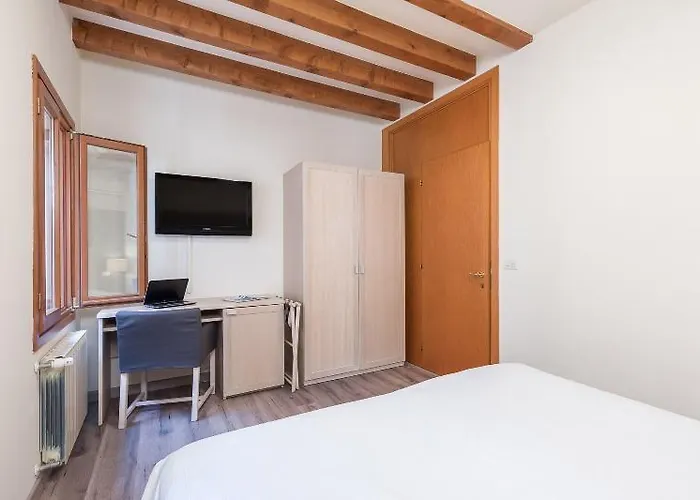 B And B Casanova Ai Tolentini 3* Venedig