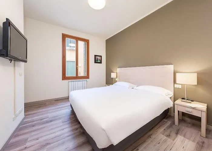 B And B Casanova Ai Tolentini 3* Venedig