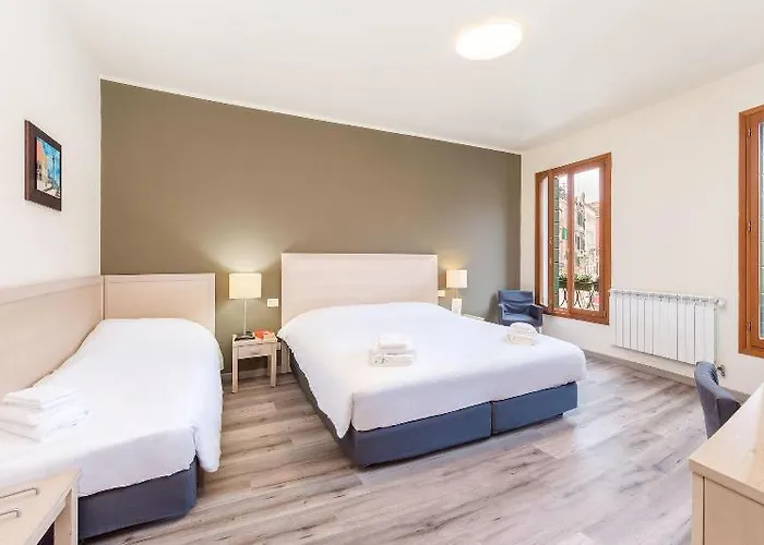 Hotel B And B Casanova Ai Tolentini Venedig